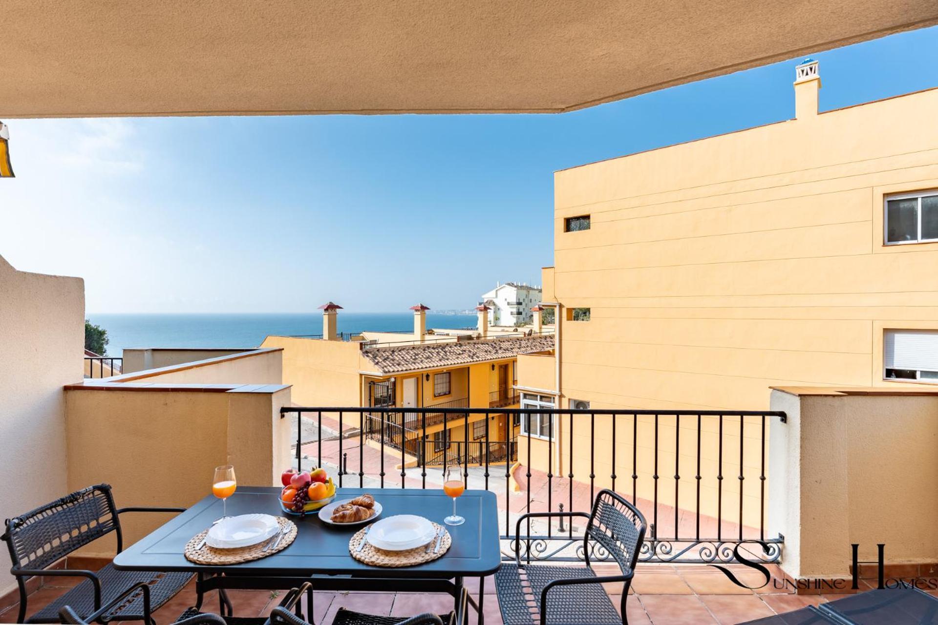 Beachside Retreat With Private Terrace Benalmádena Εξωτερικό φωτογραφία