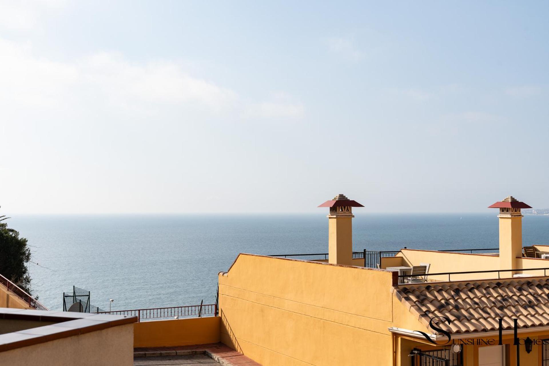 Beachside Retreat With Private Terrace Benalmádena Εξωτερικό φωτογραφία